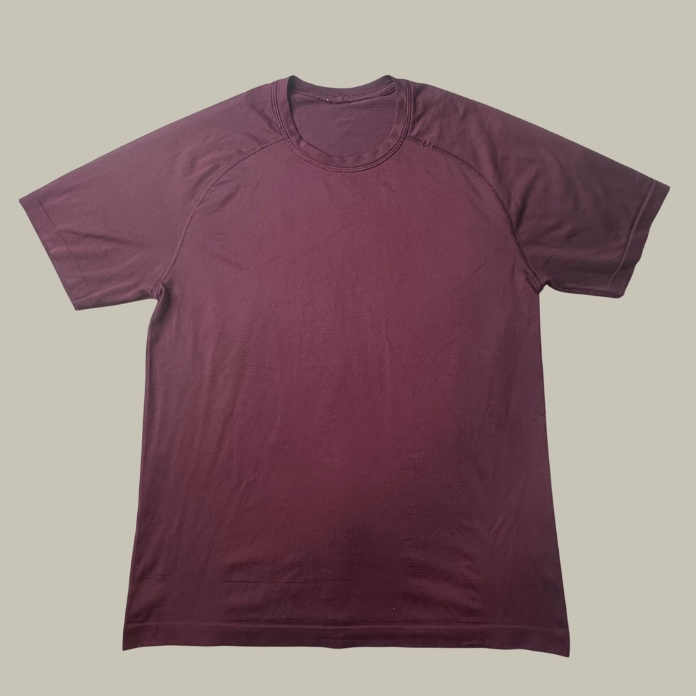 Lululemon T-Shirt Mens Small Metal Vent Tech Burgundy Short Sleeve Athletic